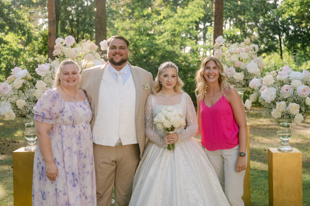 Brautpaar mit Hochzeitsplanerin Elisa Francke